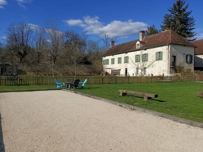 Charmantes Industrie-Cottage mit Park, Tischkicker und Klimaanlage nahe Dijon in Bèze, Dijon und Umgebung