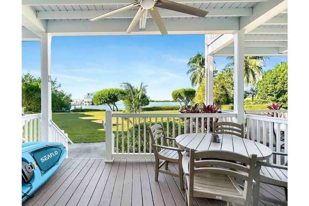 Beach House Getaway - Kayaks - 2Br 2.5Ba Coastal Villa in Duck Key, Monroe County