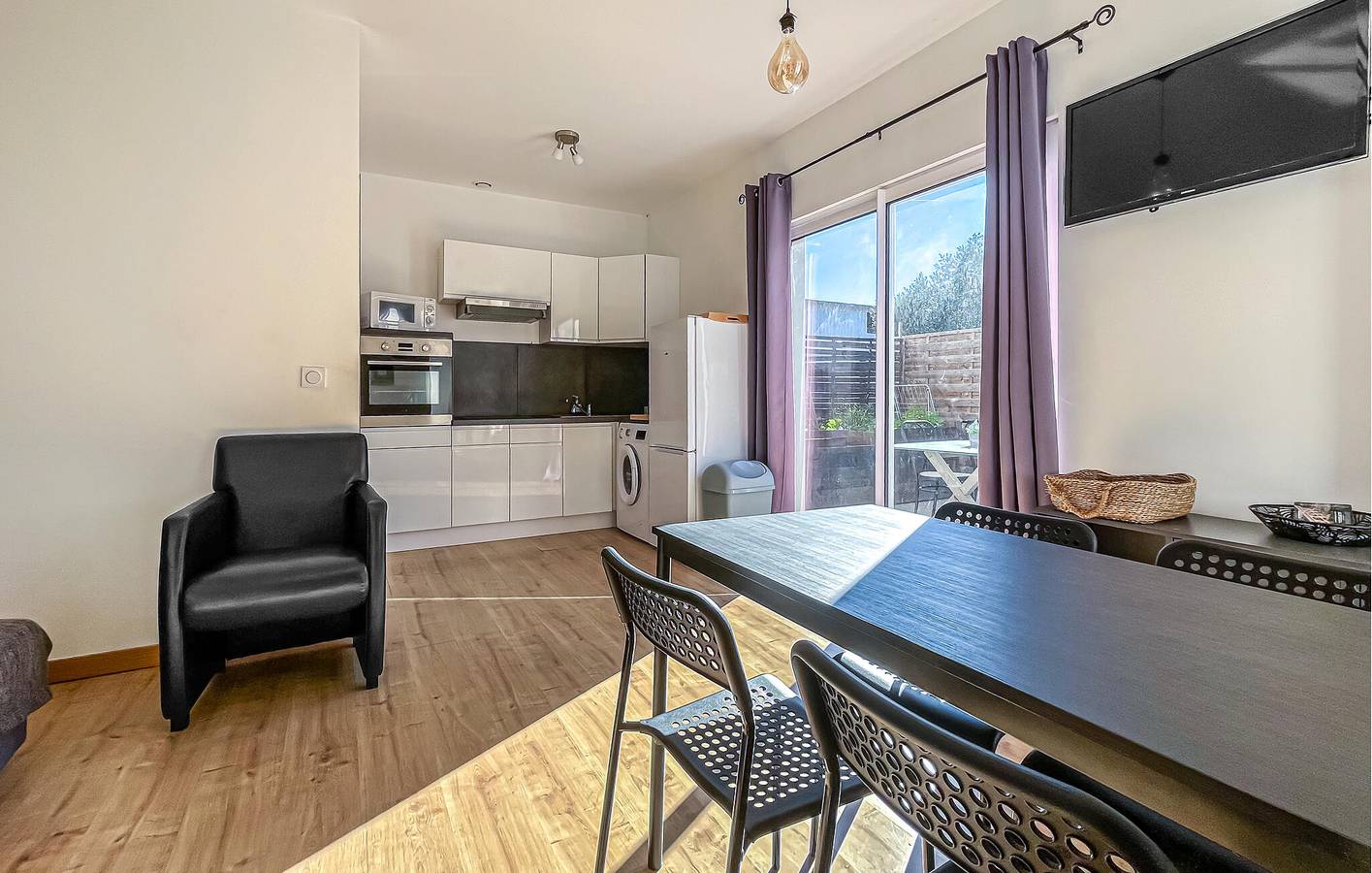 Modernes Apartment mit Parkplatz, AC, 1,5km nach Sernhac in Sernhac, Nimes und Umgebung