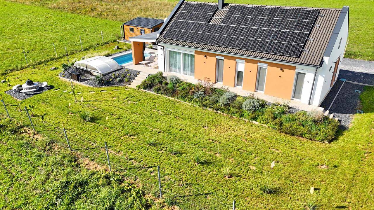 Nr 125 Villa Nightfall with covered and heated private pool - Biró Tours in Balatongyörök, Balaton Hochland Nationalpark