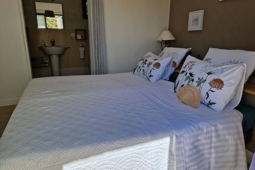 Belle chambre d'hôtes indépendante de18m² + cuisine d'été de 25m² vue piscine in Callas, Région de Draguignan