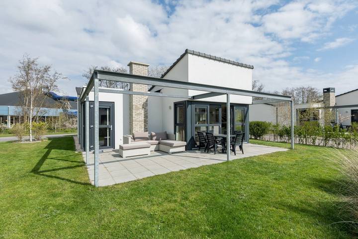 Bungalow für 6 Personen, mit Balkon/Terrasse und Terrasse sowie Garten und Pool auf Texel