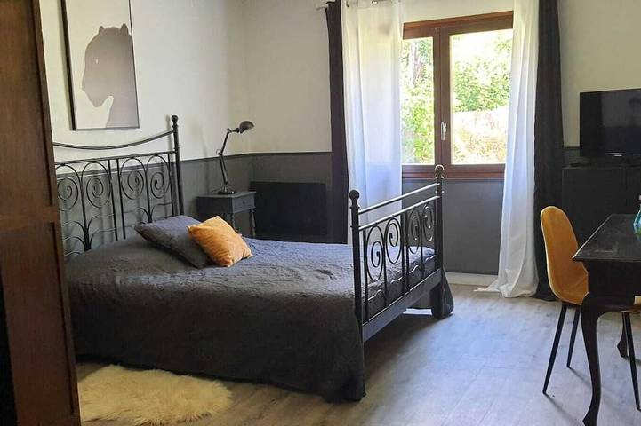Location de vacances pour 12 personnes, avec terrasse et jardin, animaux acceptés à Bélâbre - 2