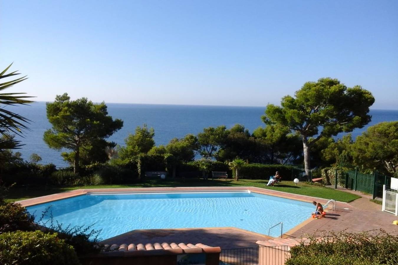 Appartement entier, Appartement avec piscine partagée à Saint-Mandrier in Saint-Mandrier-sur-Mer, Côte méditerranéenne (France)