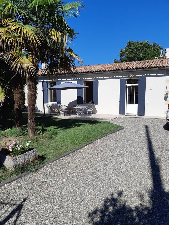 Gîte pour 3 personnes, avec jardin et terrasse à Saint-Macaire
