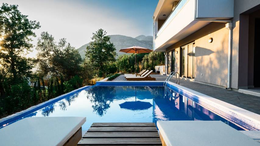 Villa voor 8 personen, met zwembad en tuin in Montenegro
