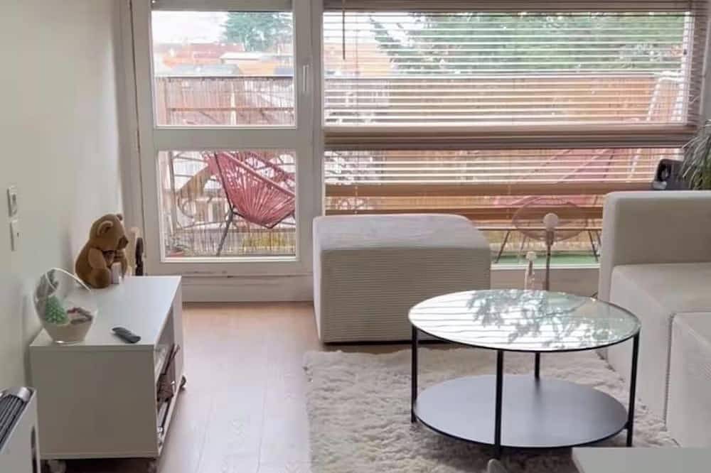 Entire apartment, Superb apartment with balcony and parking with all amenities. in Saint-Herblain, Nantes region