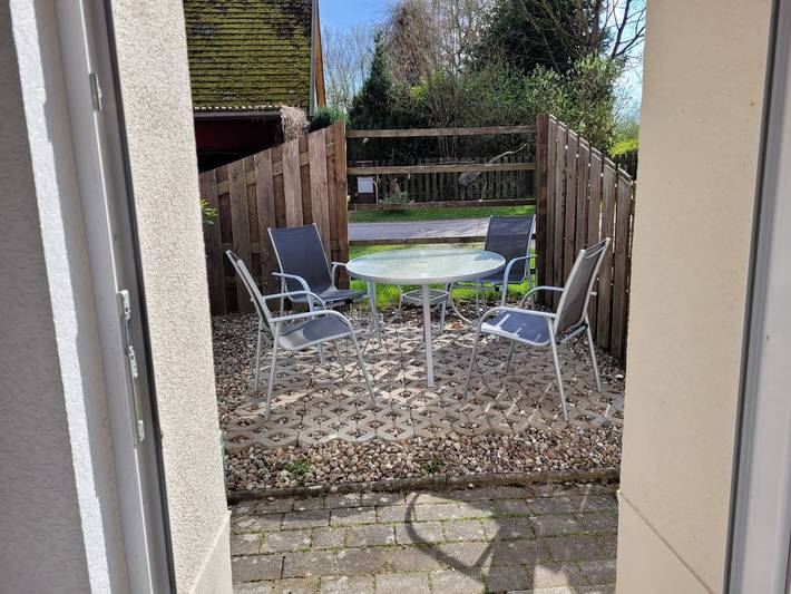 Ganze Wohnung, Großzügige Wohnung mit Terrasse, Garten und Kamin in ruhiger Umgebung in Vollrathsruhe, Mecklenburgische Seenplatte