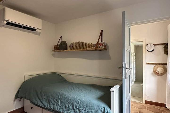 Ferienhaus für 6 Personen, mit Terrasse und Garten in Porquerolles - 4