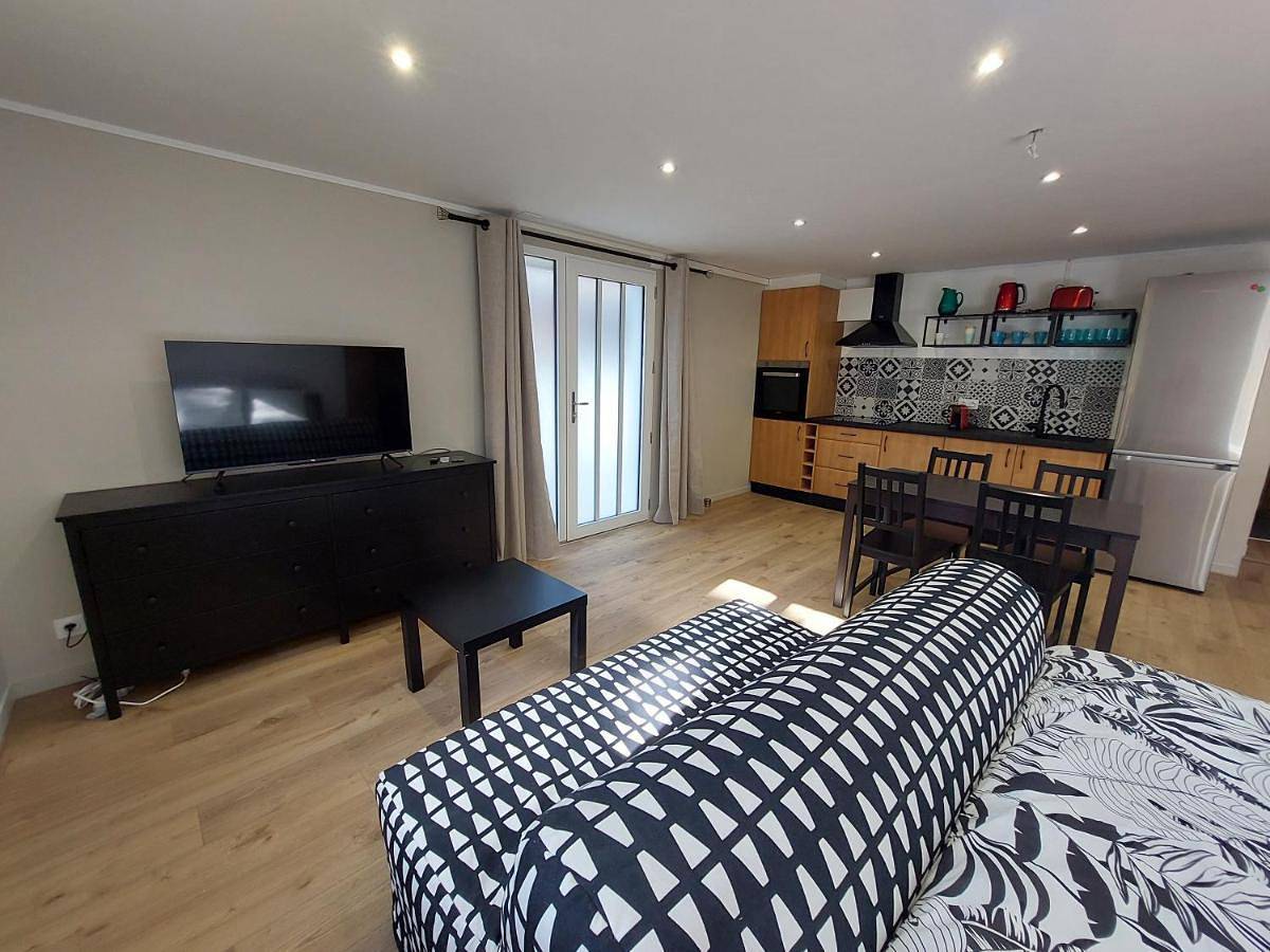 Appartement entier, One-Bedroom Apartment in Le Perreux-sur-Marne, Val-de-Marne