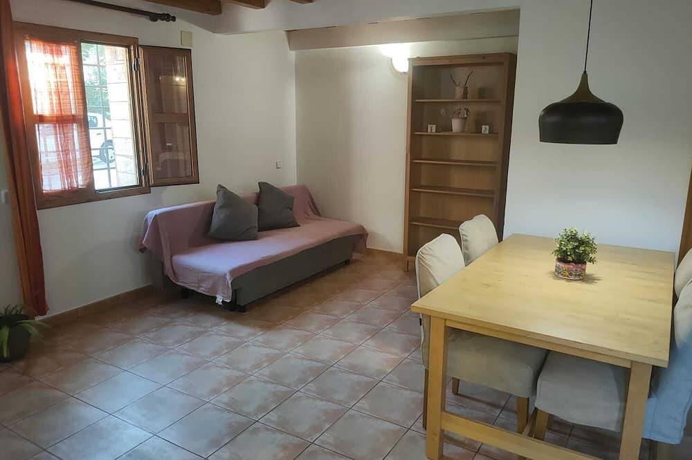 Apartamento entero, App., 25 min plaça de Catalunja, rural quiet environment with parking lot in Distrito de Horta-Guinardó, Barcelona