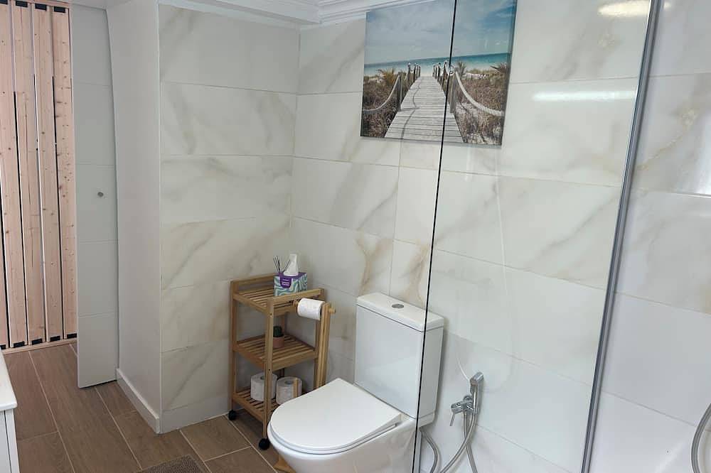 Modern Studio with Private Patio near Cascais and Sintra in Alcabideche, Costa de Lisboa