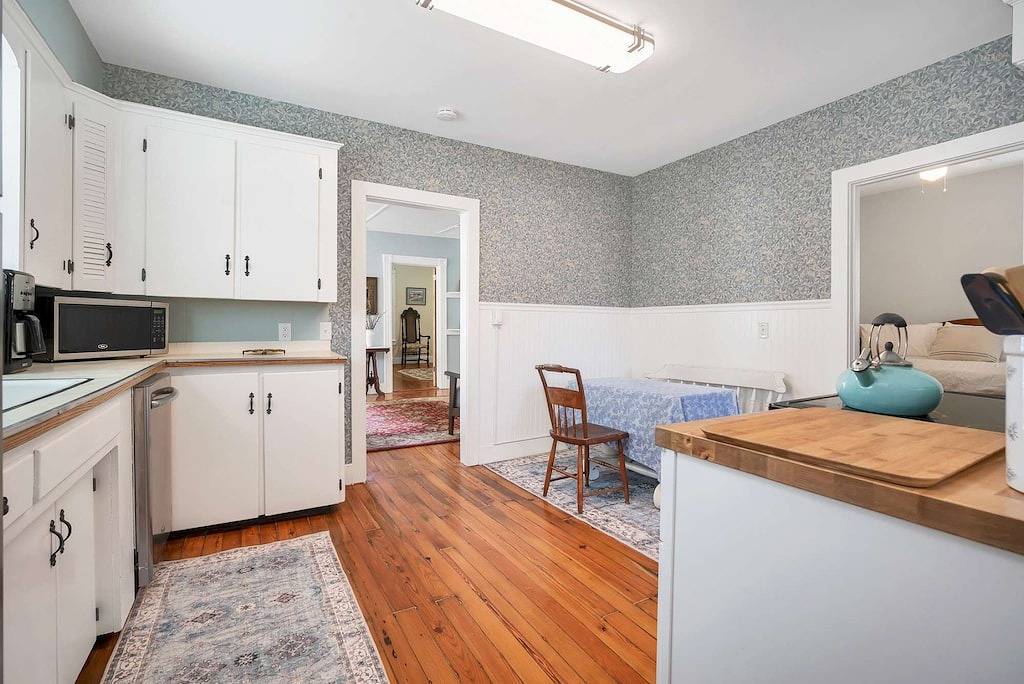 Downtown Mystic Family Retreat | Pet Friendly in Mystic, Connecticut