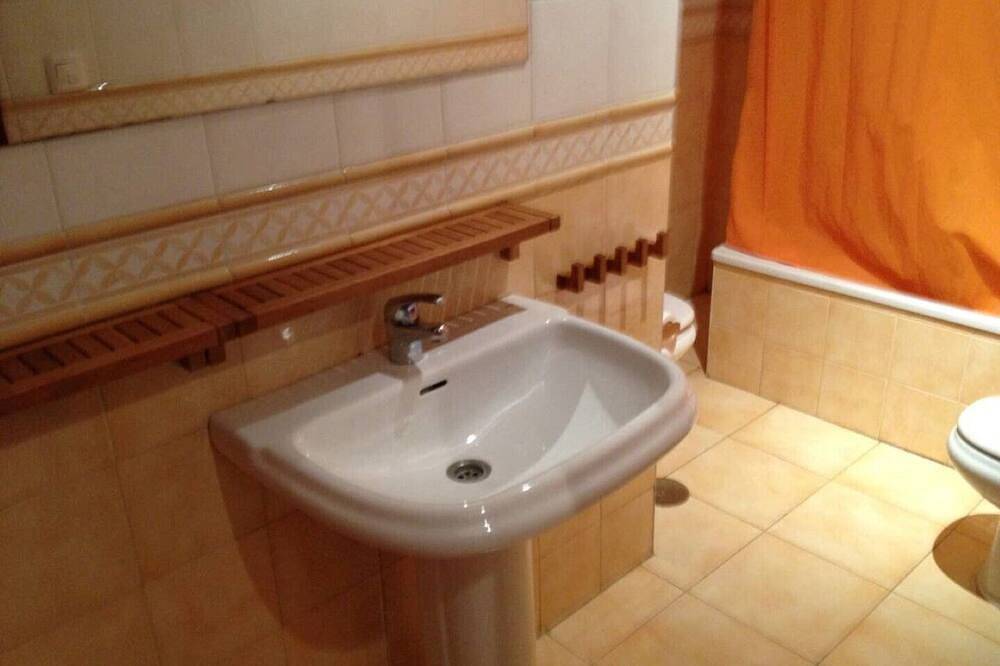 Apartamento entero, Excelente ubicacion , junto Plaza la Merced 4 dormitorios in Huelva, Costa de la Luz