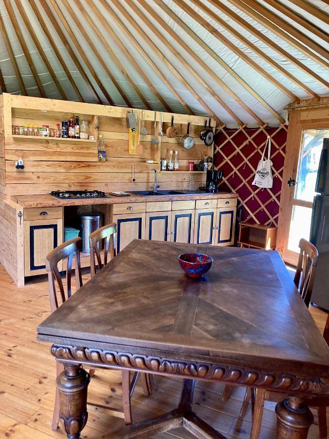 Tente pour 5 personnes, avec jardin et vue en Haute-Loire