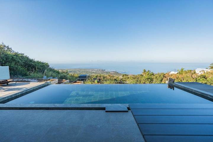 Appartement de vacances pour 3 personnes, avec vue ainsi que terrasse et piscine, animaux acceptés