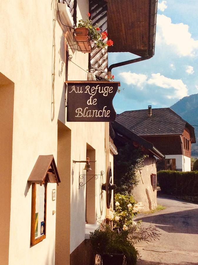Location de vacances pour 4 personnes, avec Terrasse ainsi que Jardin et Vue à Faverges