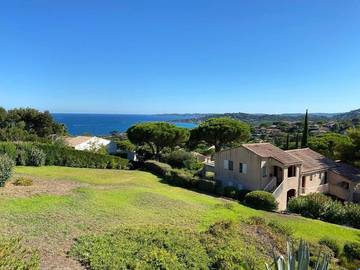 Gîte pour 6 personnes, avec vue et balcon ainsi que jardin et piscine dans Plage Des Elephants