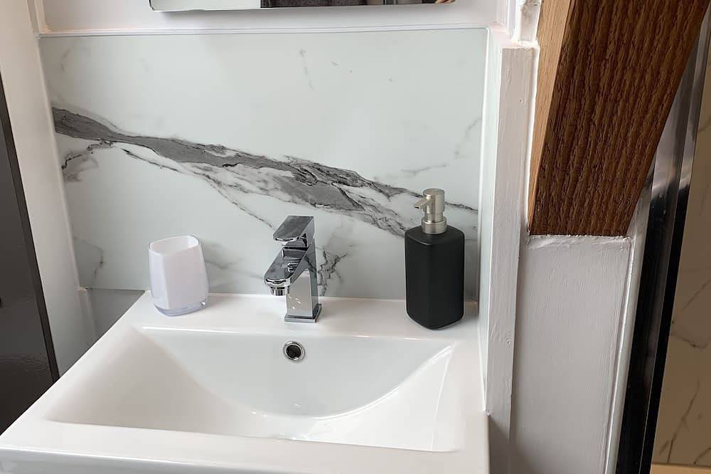 Ganze Wohnung, Glastonbury Secret Retreat - 1 Bd Split-Level Holiday Let Apartment, Sleeps 3 in Glastonbury, Somerset