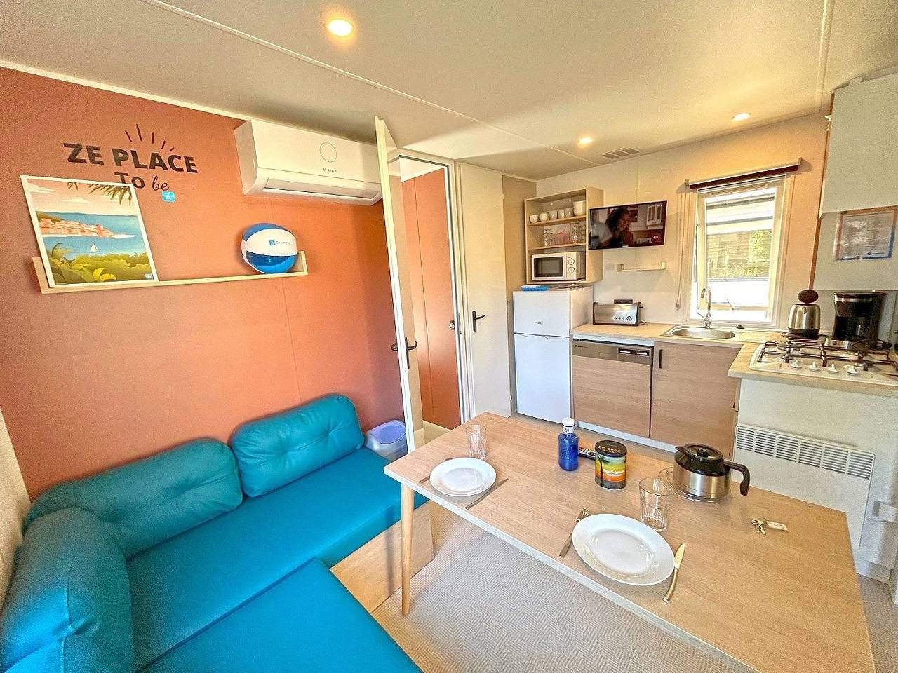 Zecamping 4 étoiles espace aquatique mobil-home Tv Lv Bbq 24m2 in Saint-Cyprien, Côte méditerranéenne (France)