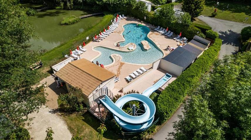 Camping pour 8 personnes, avec Terrasse et Piscine