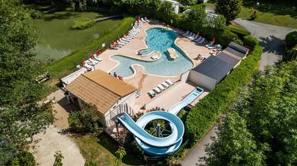 Gîte pour 10 personnes, avec piscine à Touquin