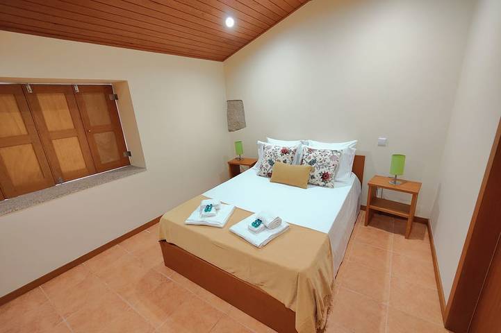 House with saltwater pool, tennis court and snooker room in Godinhaços, Ribeira do Neiva