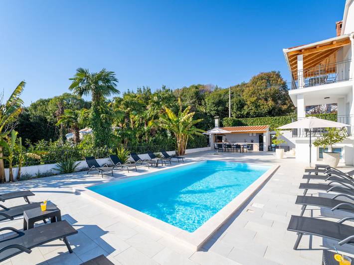 Ferienwohnung für 5 Personen, mit Terrasse und Garten in Lovran