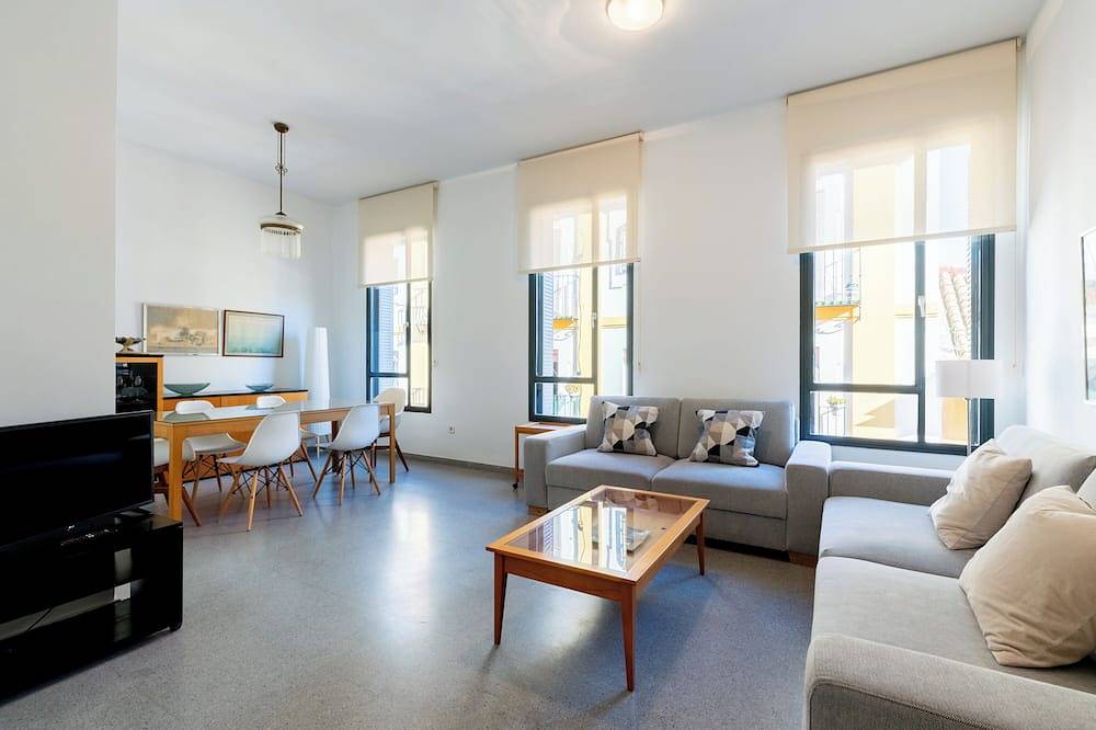 Ganze Wohnung, 2 bedrooms, 2 bathrooms, terrace, free parking in Casco Antiguo, Sevilla