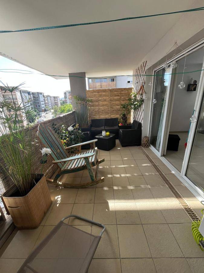 Appartement entier, Proche Ajaccio, F2 avec terrasse et garage, 4 personnes, animaux admis in Sarrola-Carcopino, Région d'Ajaccio
