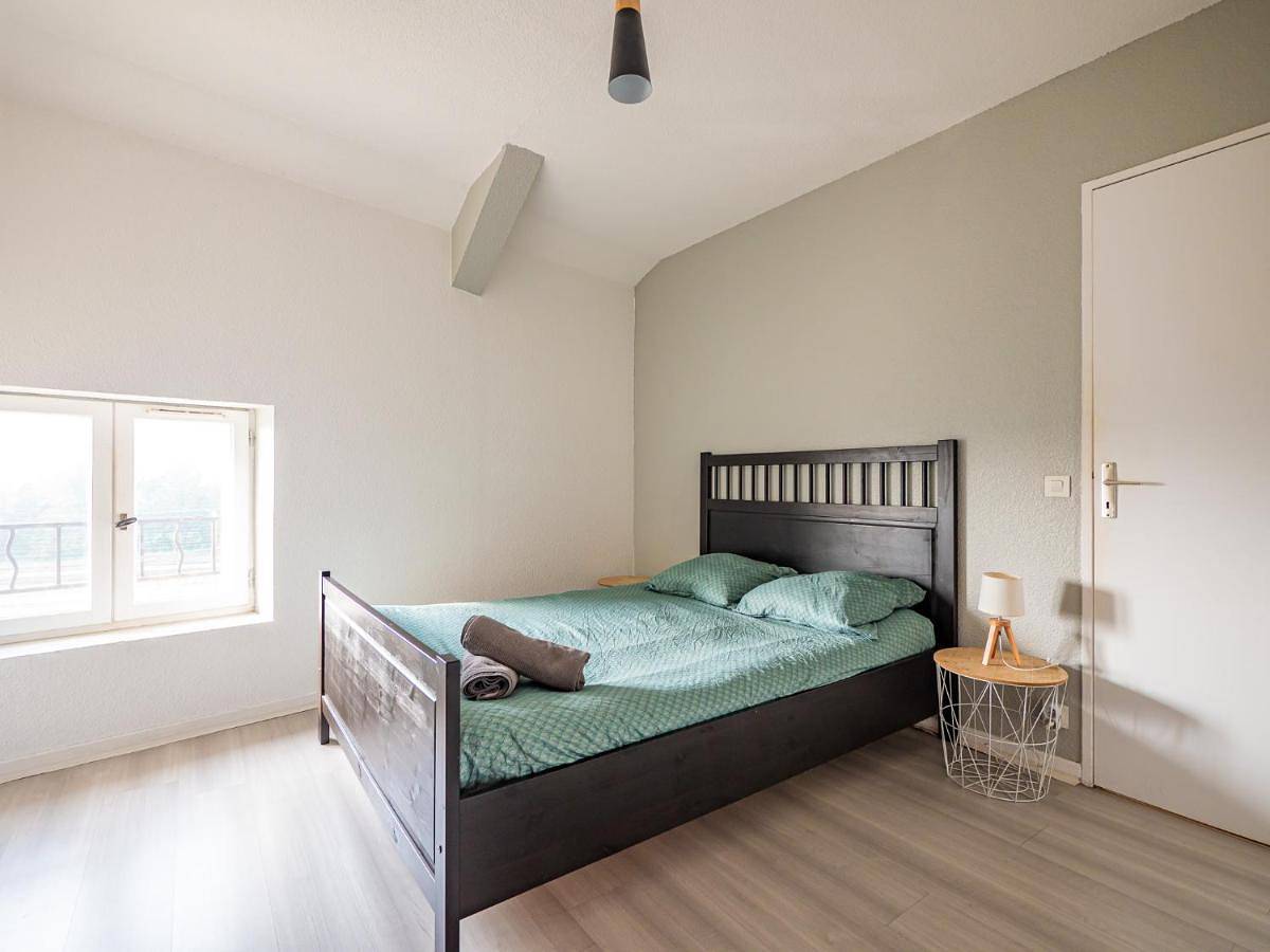 Appartement entier, Appartement Chaleureux avec 2 grandes chambres in Saint-Rambert-d'Albon, Région de Valence