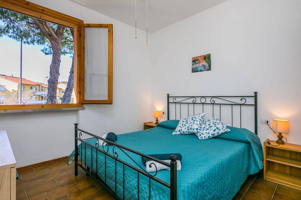 Entire apartment, Beautiful apartment for 5 people with Wifi, Tv and balcony in Marina di Cecina, Cecina