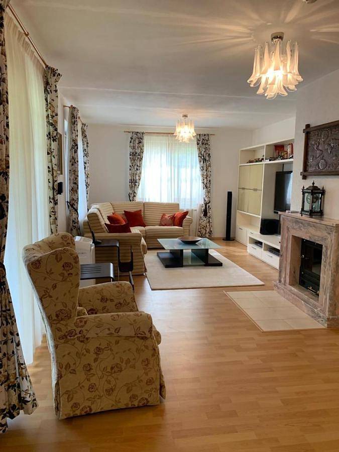 Dom wakacyjny dla 10 osób, z basen i ogród oraz taras, zwierzęta dozwolone w Karlowe Wary