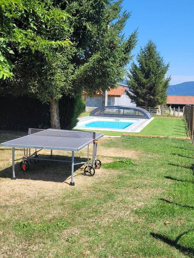 Location de vacances pour 3 personnes, avec vue ainsi que jardin et piscine à Corbelin (Isère) - 2
