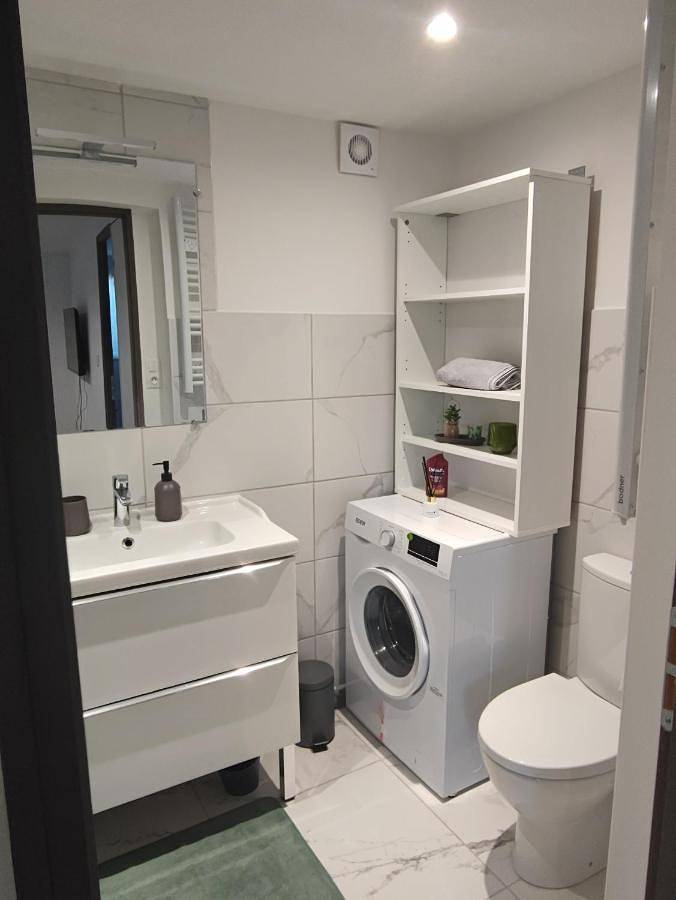 Gîte pour 3 personnes, avec terrasse à Cranves-Sales - 3