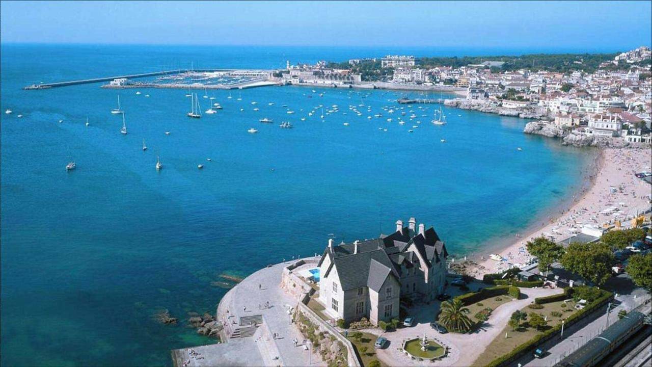 Apartamento vacacional entero, Queen Room with Shared Bathroom in Cascais e Estoril, Costa de Lisboa