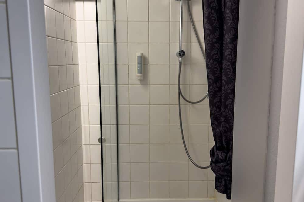 Appartamento intero, Apartelliment bianco-nero - modern accommodation in Cologne in Ehrenfeld (Colonia), Colonia