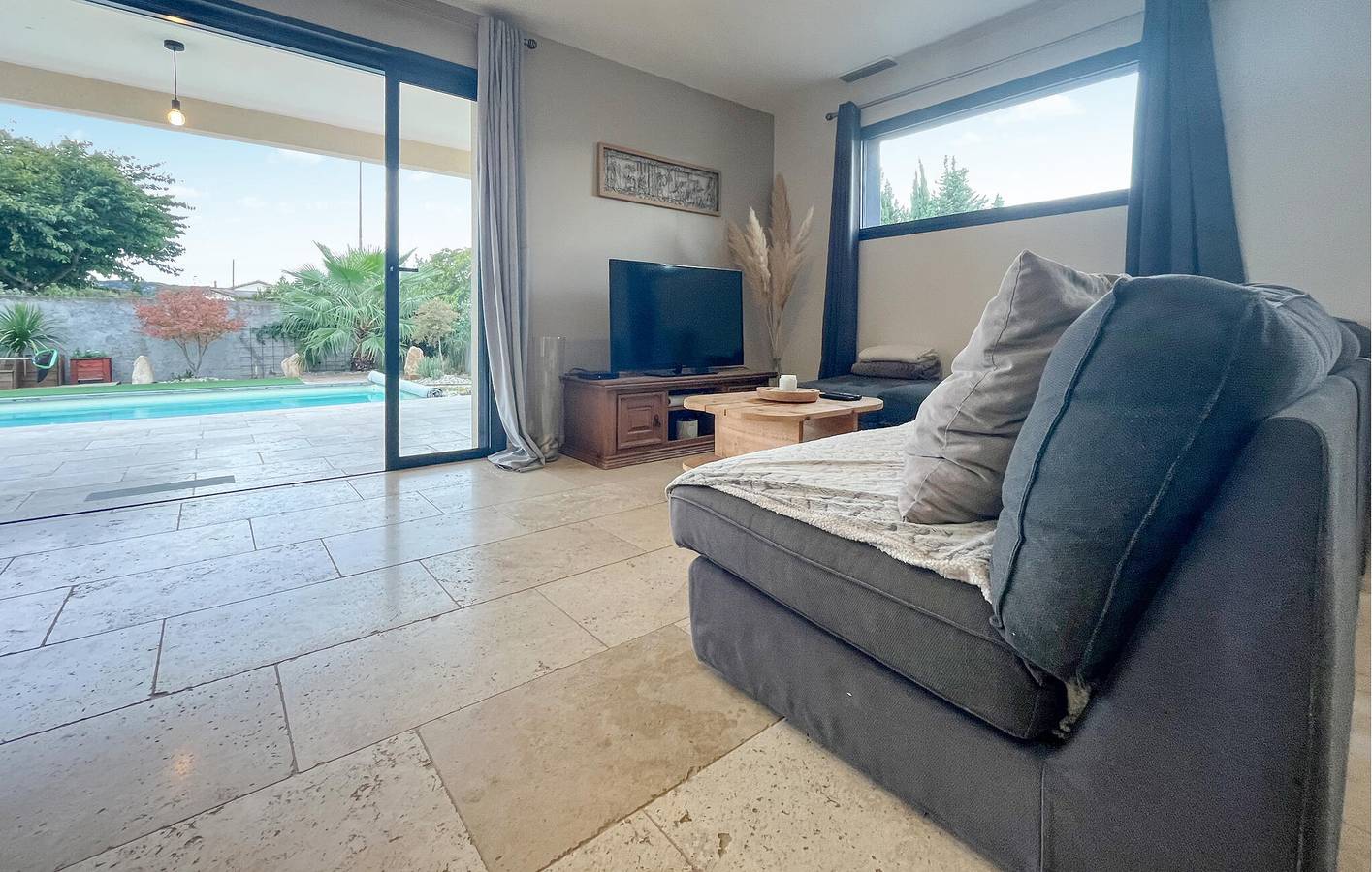 Acogedor apartamento con piscina y WiFi cerca de Saint-Geniès-de-Comolas in Saint-Geniès-de-Comolas, Region de Nimes