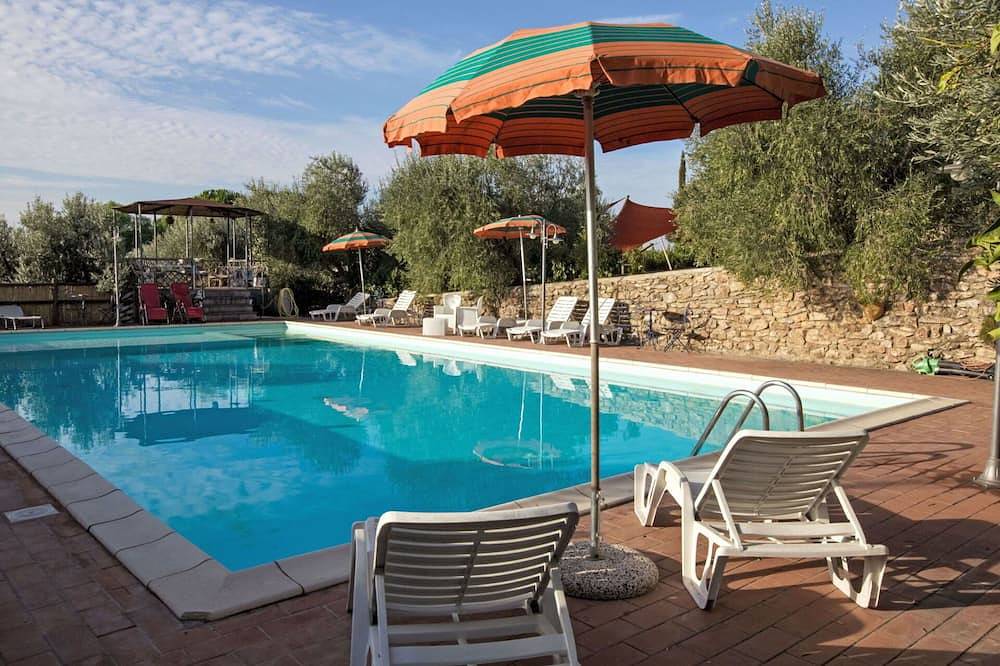 Apartamento entero, Bonito apartamento para 5 personas con Wifi, piscina, A/C, patio y mascotas permitida in Campiglia Marittima, Costa Etrusca