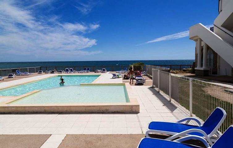 Appartement de vacances pour 4 personnes, avec piscine et vue ainsi que jardin et bassin pour enfant, animaux acceptés