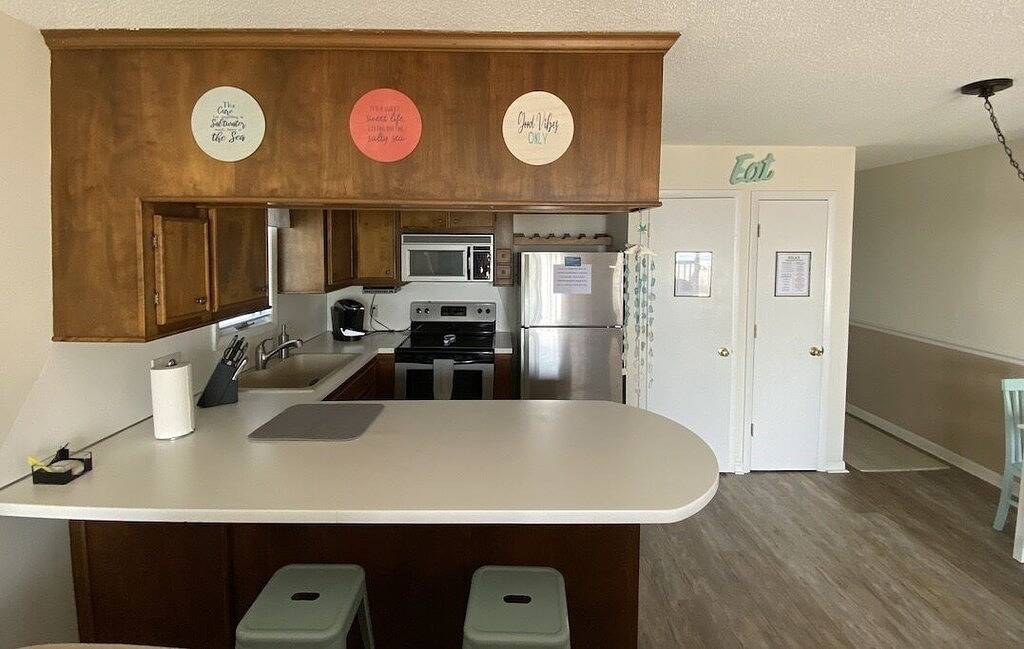 Ganze Wohnung, The Perfect Luxury Ocean Front Condo Vacation, Private Parking & Beach Access in Carolina Beach, Pleasure Island