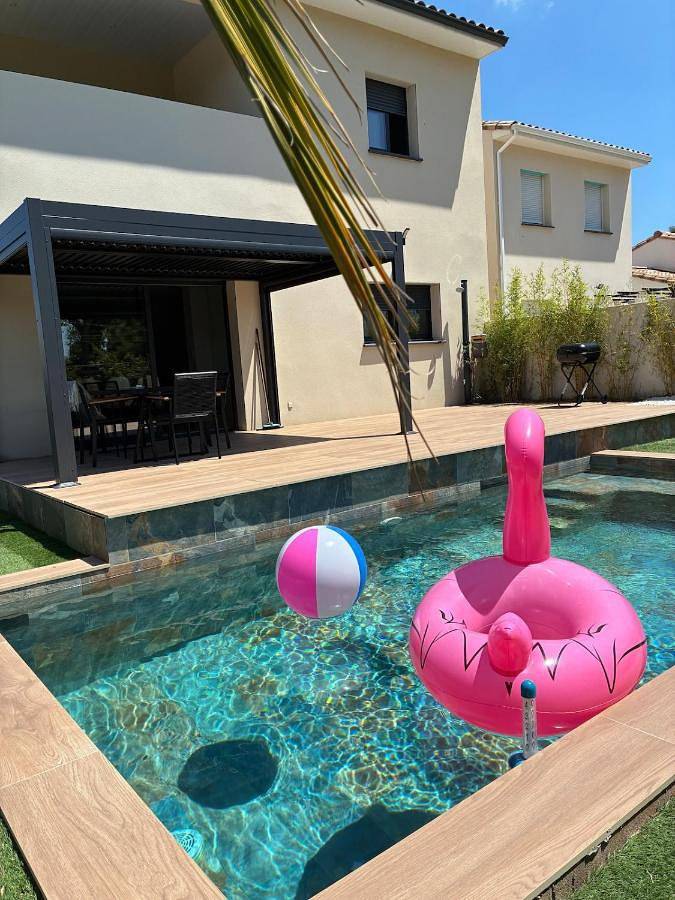 Villa pour 6 personnes, avec jardin ainsi que piscine et vue