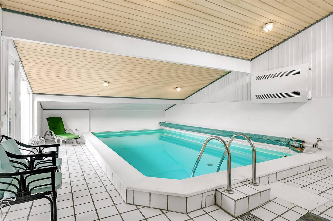 Stunning home in Jerup w/ 5 Bedrooms, Indoor swimming pool and Sauna in Bratten, Jerup