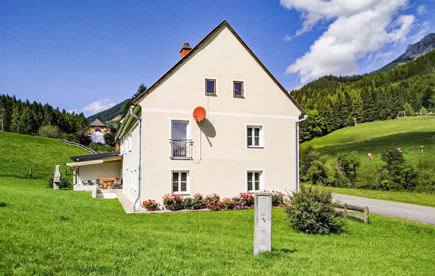 Ganze Ferienwohnung, Ferienwohnung mit Panoramablick in der Nähe von Skiliften und Fluss, mit WLAN und Parkplatz in Vordernberg, Östliche Obersteiermark