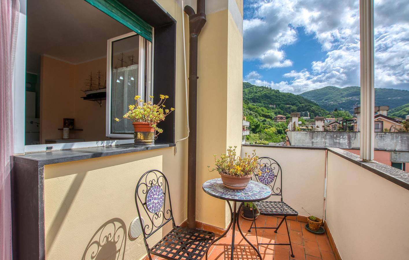 Appartement de vacances entier, Charmant appartement de 69 m² avec jardin, cuisine et place de stationnement dans la rue in Gênes (Ville), Gênes