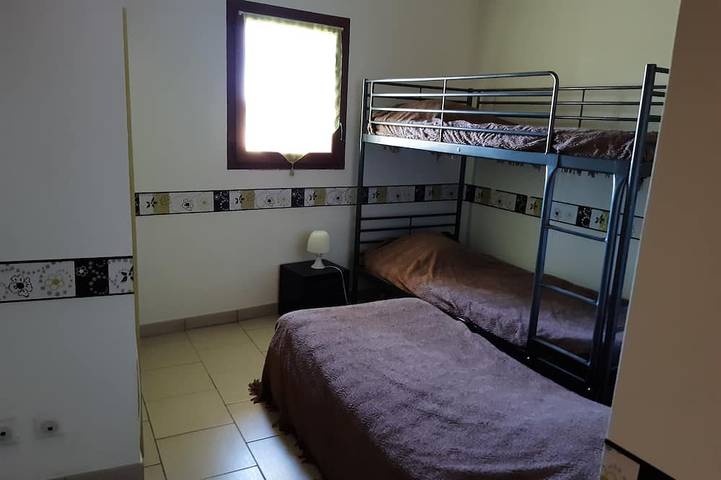 Location de vacances pour 7 personnes, avec terrasse ainsi que jardin et jacuzzi, animaux acceptés à Régusse - 3