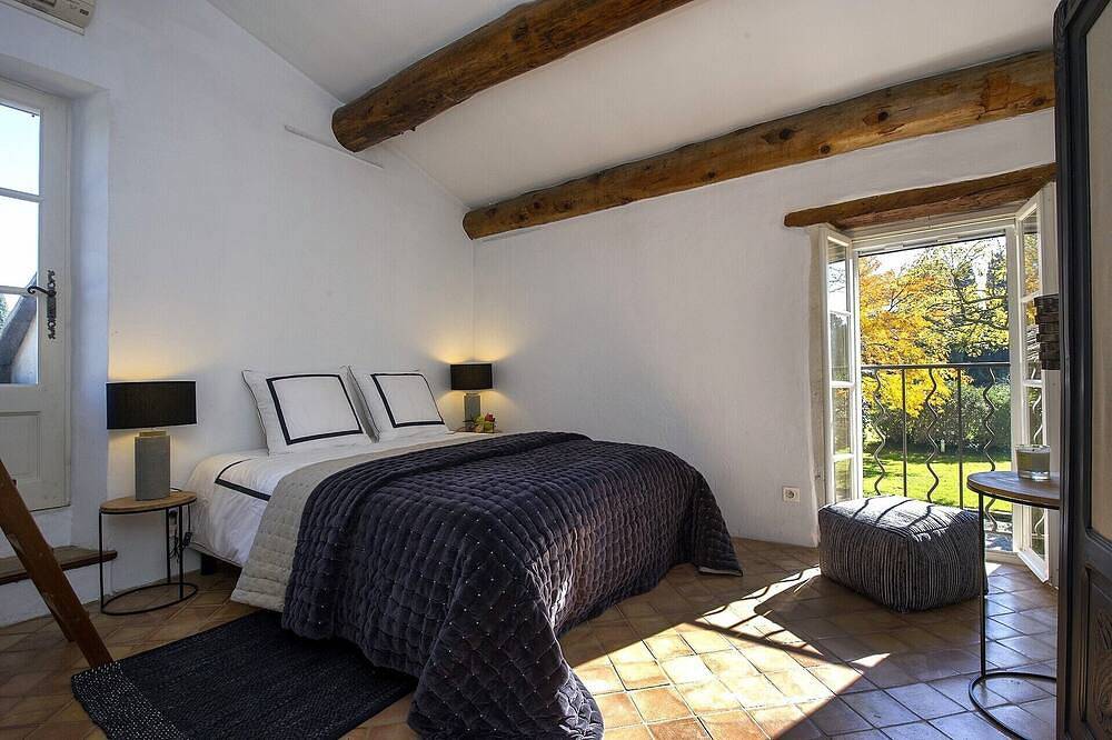 Magnificent farmhouse for 14 people with private pool near Alpilles in Châteaurenard, Arles region