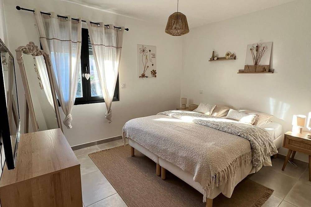 Villa moderne à Puget sur Argens avec piscine privée et ses 4 chambres in Puget-sur-Argens, Côte méditerranéenne (France)