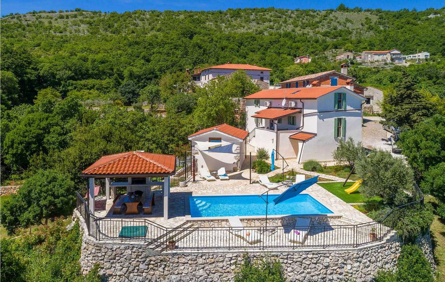 Appartement avec vue sur la mer, piscine, parking et Wi-Fi près de Plomin in Zagorje, Côte Est de l'Istrie