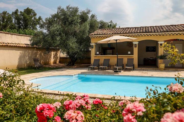 Chalet para 8 personas, con terraza y piscina - 1